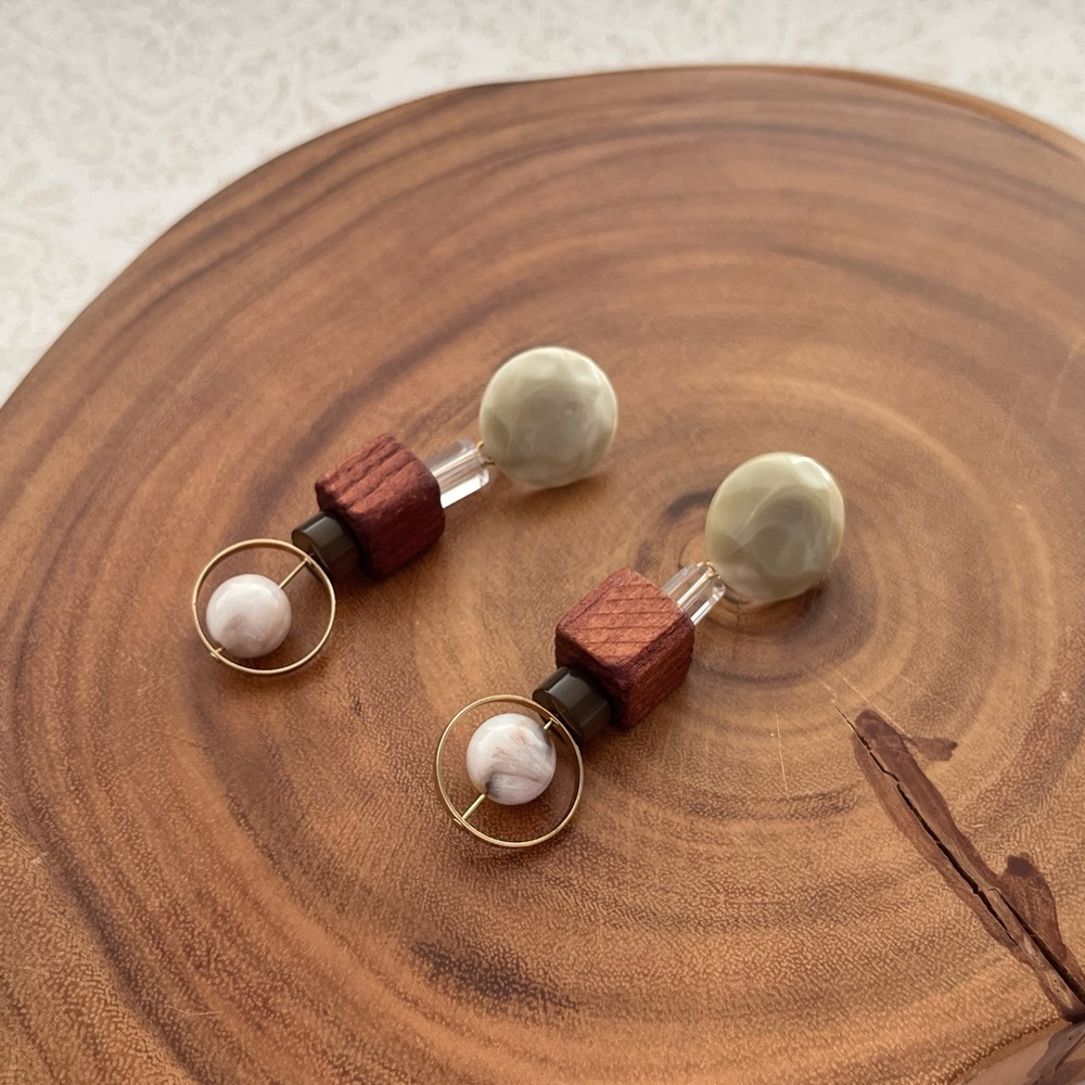 3/$40 🇯🇵 EUC LOWRYS FARM Statement Earrings